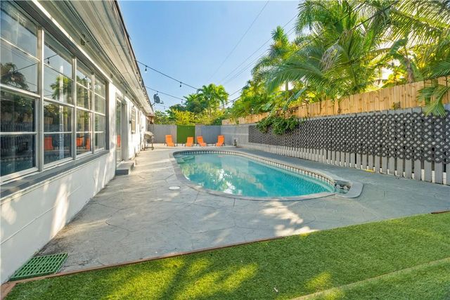 19340 NE 19 Avenue, North Miami Beach, FL 33179