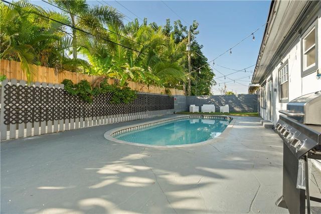 19340 NE 19 Avenue, North Miami Beach, FL 33179