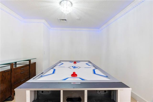 19340 NE 19 Avenue, North Miami Beach, FL 33179