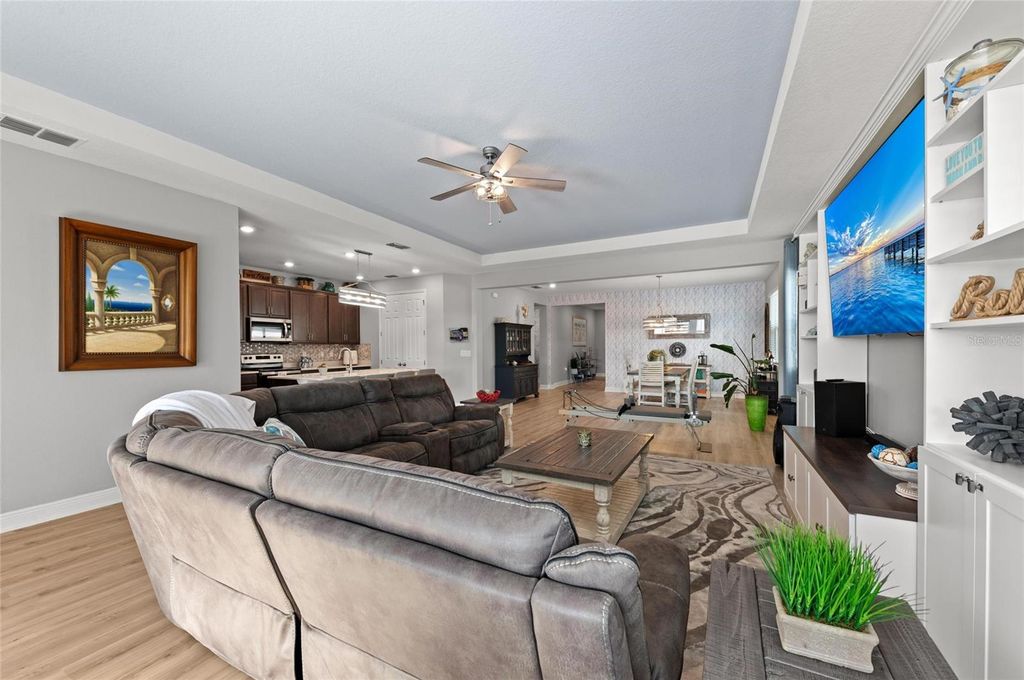 Image 15 of property listing at 14238 59TH CIRCLE E, Bradenton, FL 34211