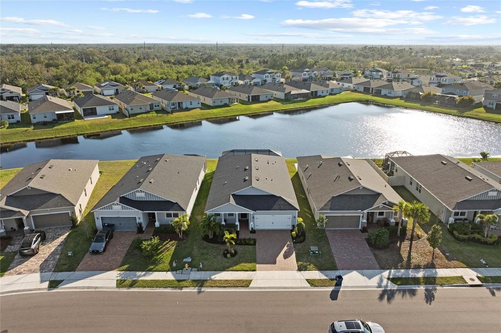 Image 3 of property listing at 14238 59TH CIRCLE E, Bradenton, FL 34211