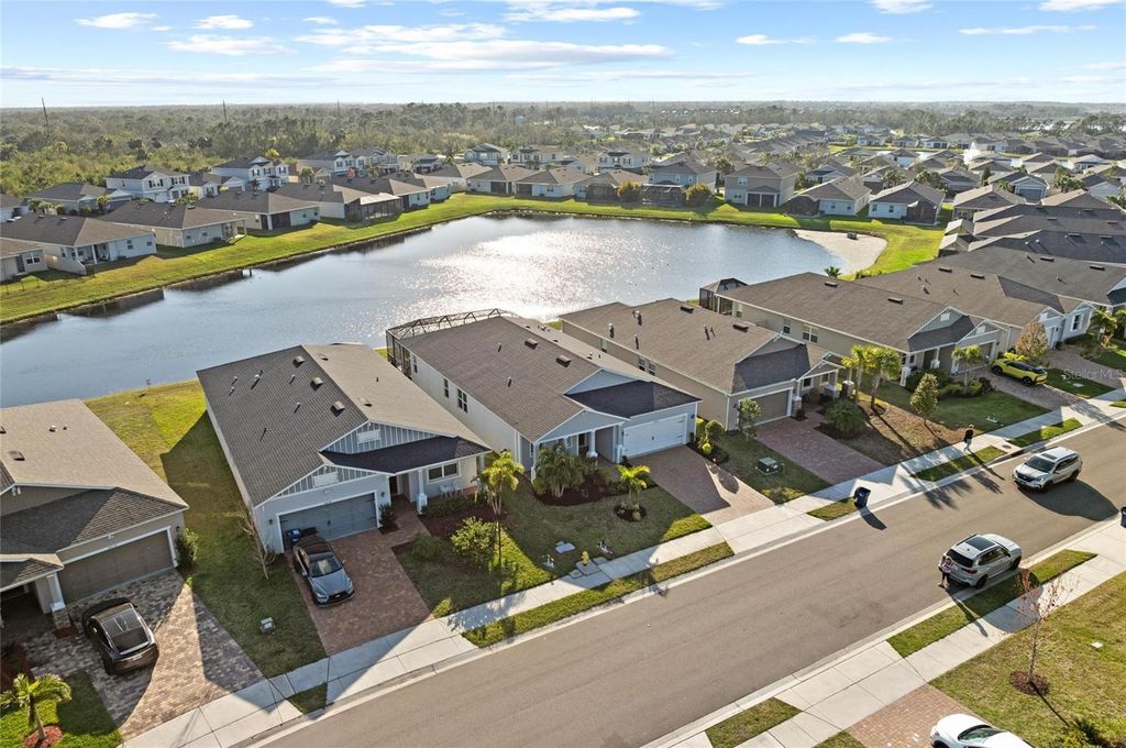 Image 4 of property listing at 14238 59TH CIRCLE E, Bradenton, FL 34211