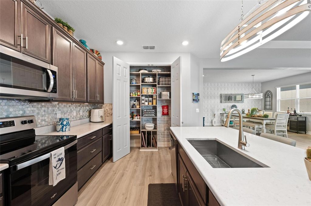 Image 38 of property listing at 14238 59TH CIRCLE E, Bradenton, FL 34211