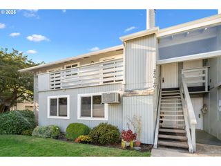 650 HARLOW Rd 240, Springfield, OR 97477