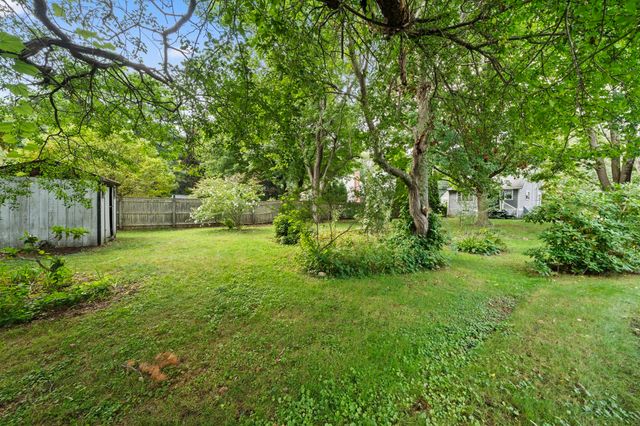 72 Valleyfield St, Lexington, MA 02421