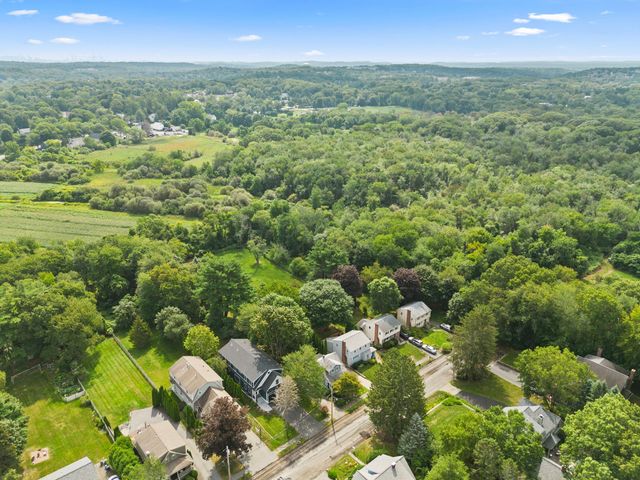 72 Valleyfield St, Lexington, MA 02421