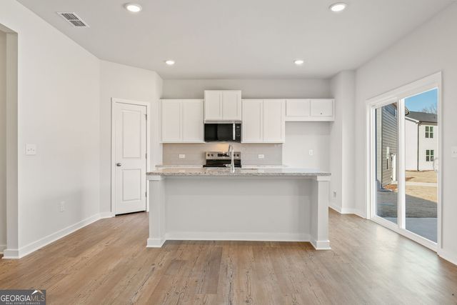 8055 Dickens Drive, Fairburn, GA 30213