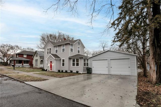 1427 6th Avenue, Leavenworth, KS 66048