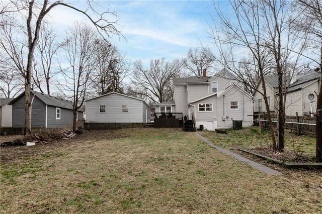 1427 6th Avenue, Leavenworth, KS 66048