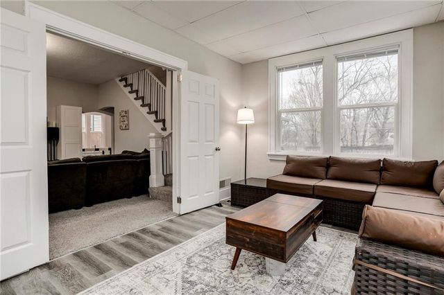 1427 6th Avenue, Leavenworth, KS 66048