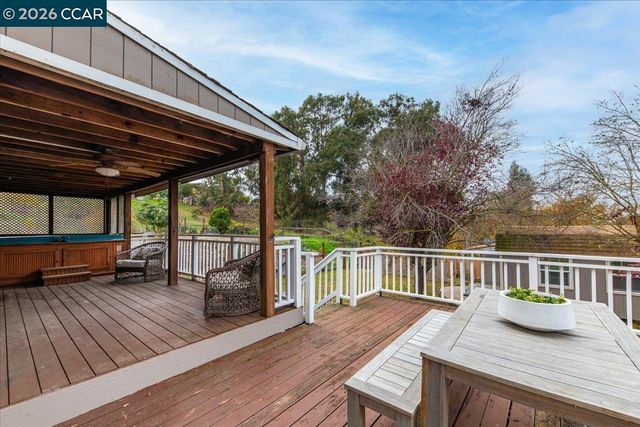 15 Aspen Ct, El Sobrante, CA 94803