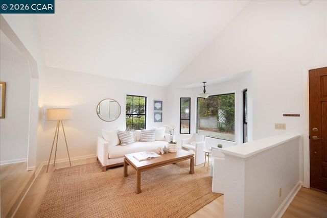 15 Aspen Ct, El Sobrante, CA 94803