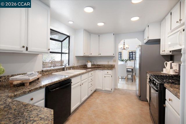 15 Aspen Ct, El Sobrante, CA 94803