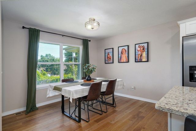 1349 E Stoneridge Street, Springfield, MO 65803