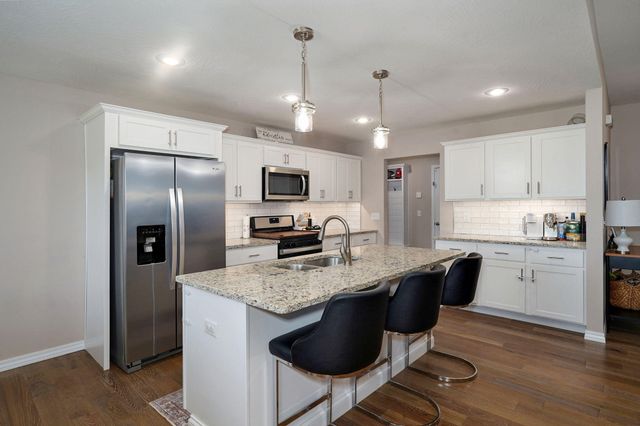 1349 E Stoneridge Street, Springfield, MO 65803