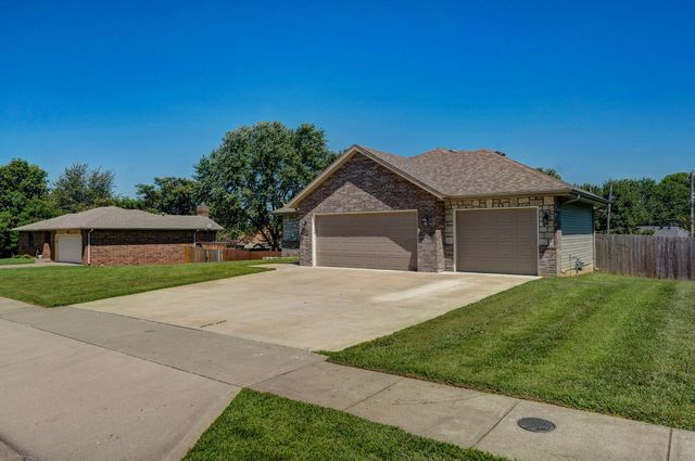 1349 E Stoneridge Street, Springfield, MO 65803