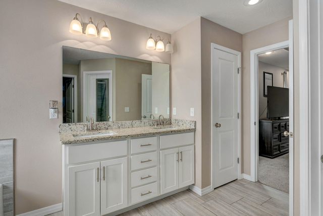 1349 E Stoneridge Street, Springfield, MO 65803