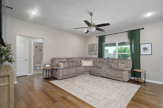 1349 E Stoneridge Street, Springfield, MO 65803