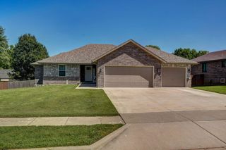 1349 E Stoneridge Street, Springfield, MO 65803