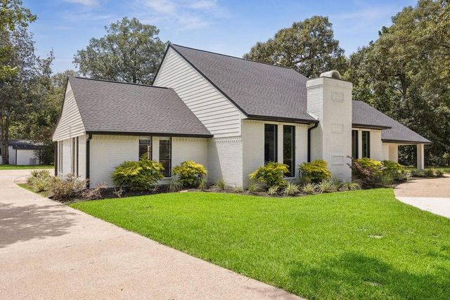 17940 Village Way, Conroe, TX 77302