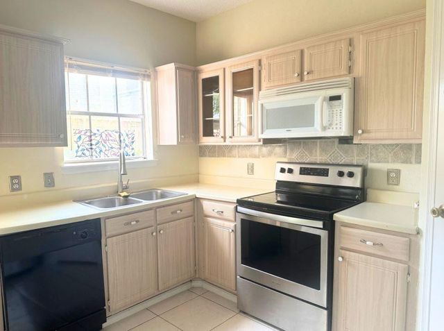 7575 Cambridge Street 1902, Houston, TX 77054