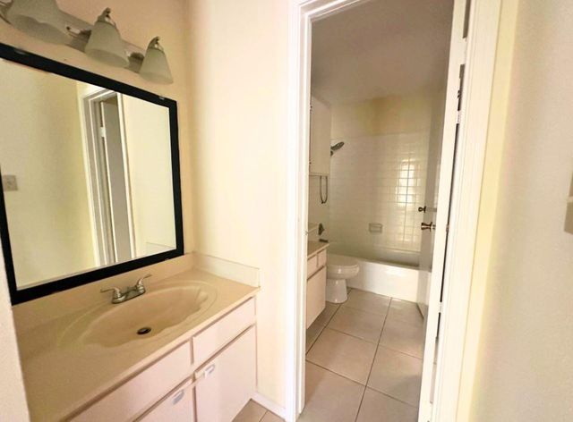 7575 Cambridge Street 1902, Houston, TX 77054