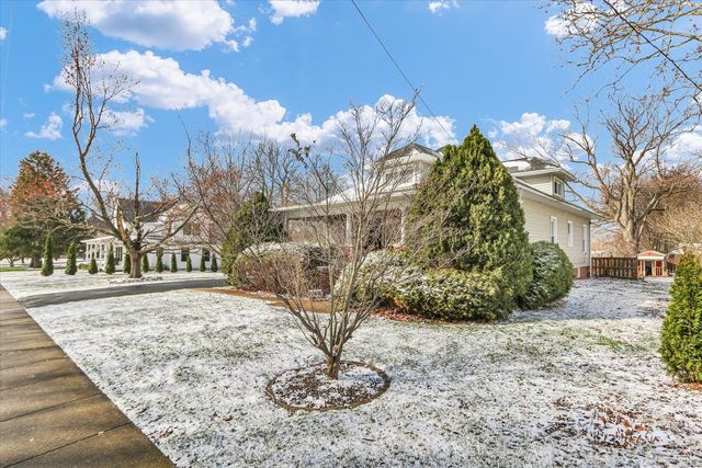 105 S Division Street, Mahomet, IL 61853