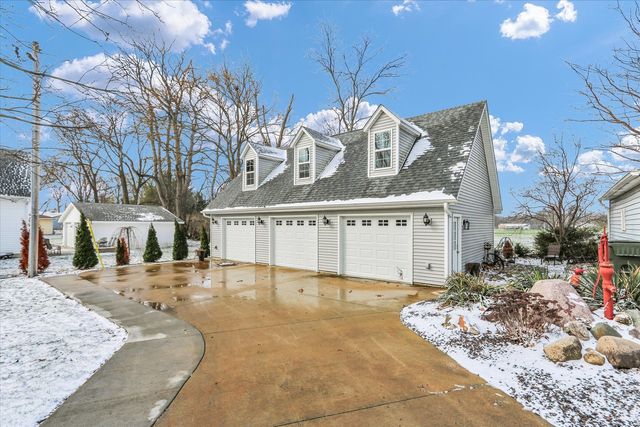 105 S Division Street, Mahomet, IL 61853