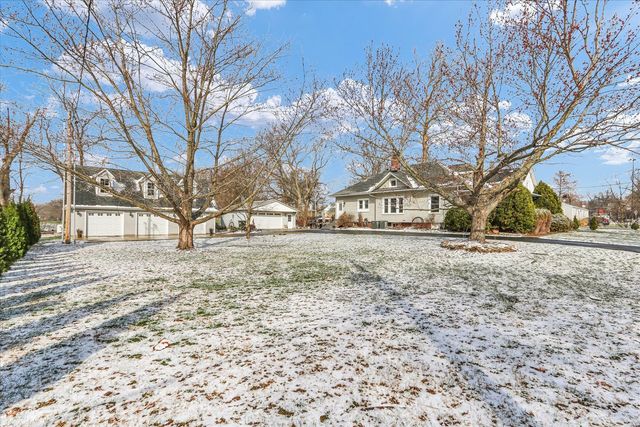 105 S Division Street, Mahomet, IL 61853