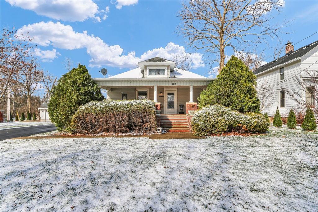 105 S Division Street, Mahomet, IL 61853