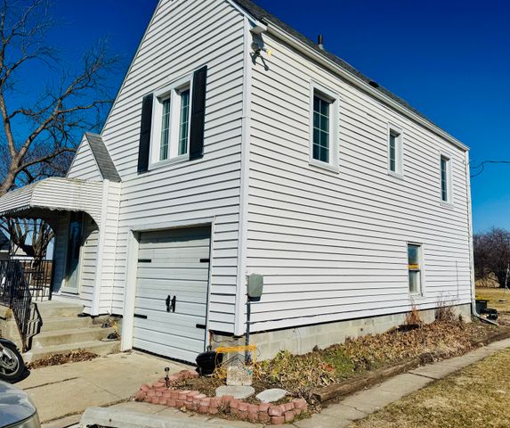 92 ELM Street, Elliott, IA 51532