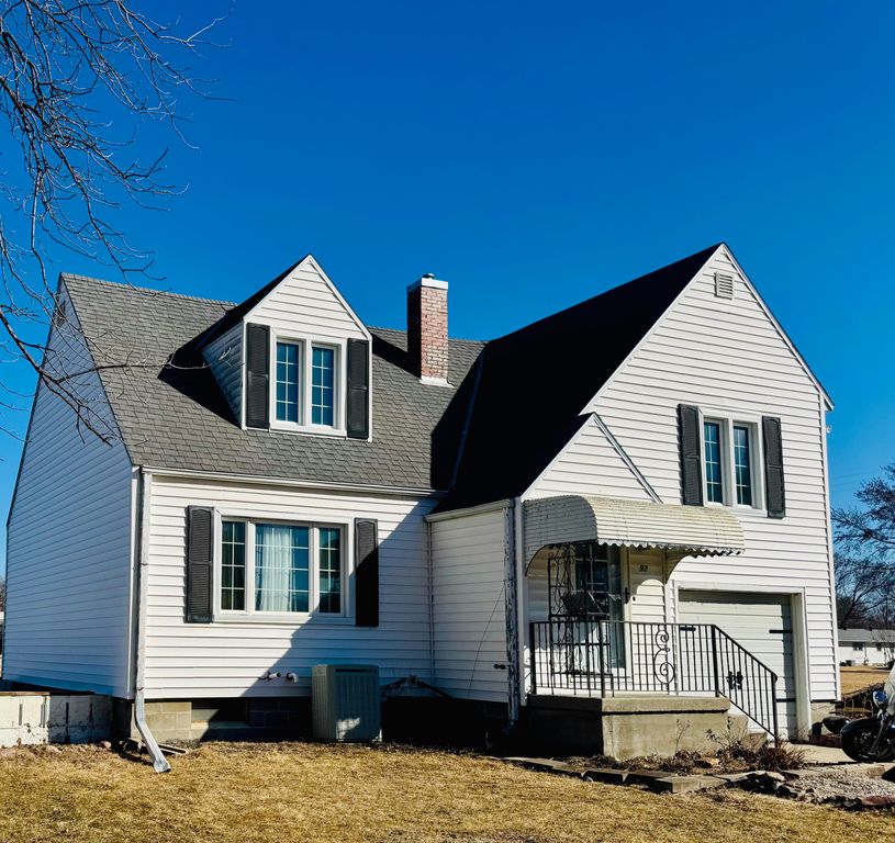 92 ELM Street, Elliott, IA 51532