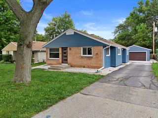 714 W Montclaire AVENUE, Milwaukee, WI 53217