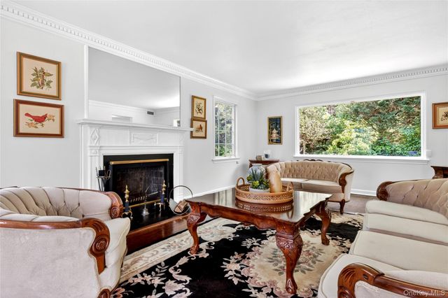 60 Mill Spring Road, Manhasset, NY 11030