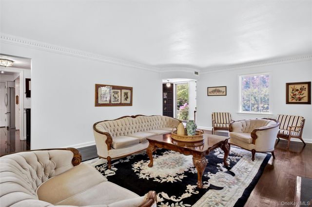 60 Mill Spring Road, Manhasset, NY 11030