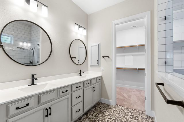 1046 Hazy Hills LOOP, Dripping Springs, TX 78620