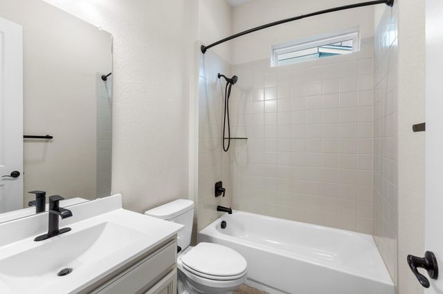 1046 Hazy Hills LOOP, Dripping Springs, TX 78620