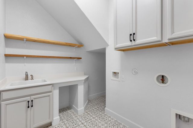 1046 Hazy Hills LOOP, Dripping Springs, TX 78620