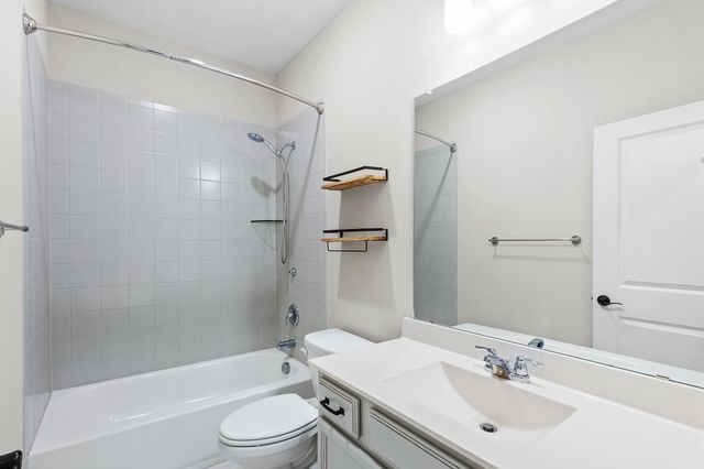 1046 Hazy Hills LOOP, Dripping Springs, TX 78620