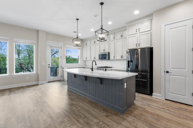 1046 Hazy Hills LOOP, Dripping Springs, TX 78620