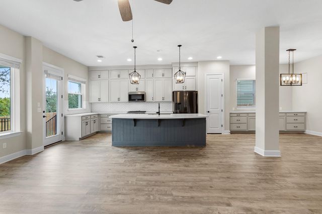 1046 Hazy Hills LOOP, Dripping Springs, TX 78620