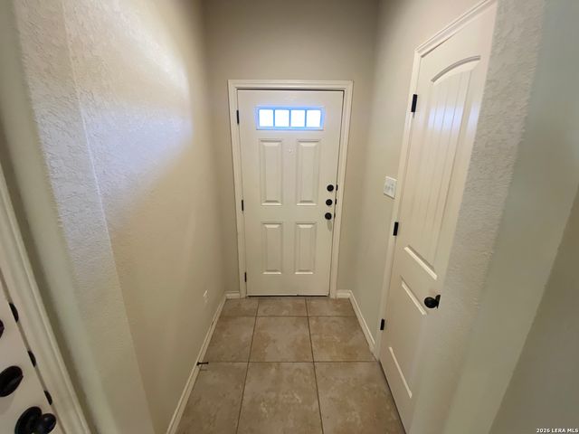 6870 Lakeview Dr, San Antonio, TX 78244