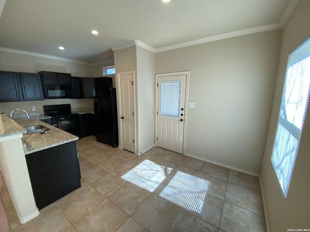 6870 Lakeview Dr, San Antonio, TX 78244