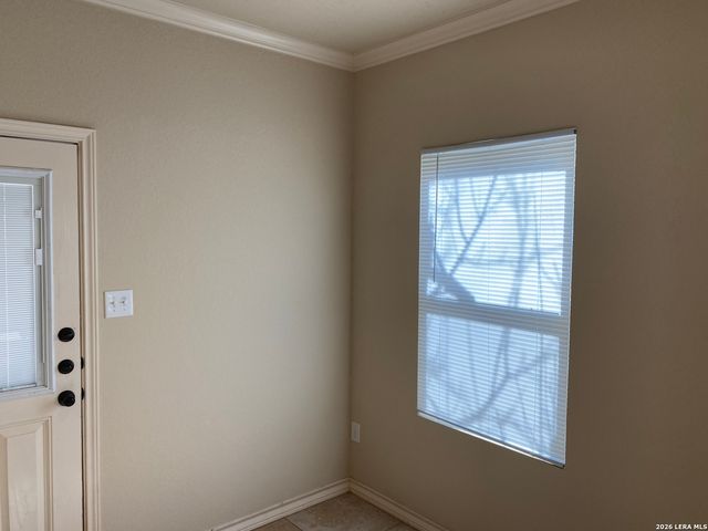 6870 Lakeview Dr, San Antonio, TX 78244