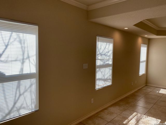 6870 Lakeview Dr, San Antonio, TX 78244