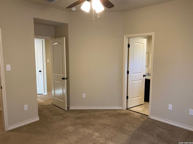 6870 Lakeview Dr, San Antonio, TX 78244