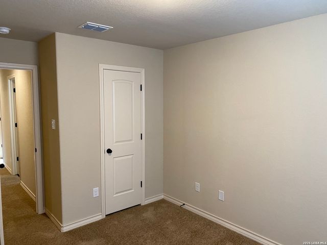 6870 Lakeview Dr, San Antonio, TX 78244