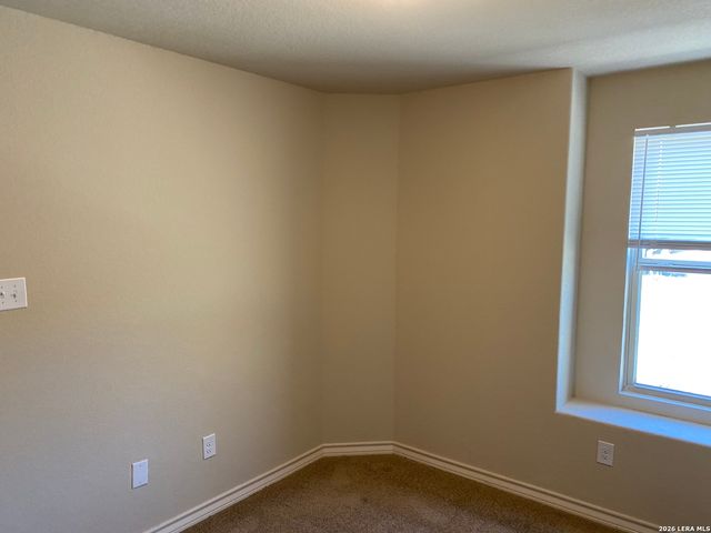 6870 Lakeview Dr, San Antonio, TX 78244