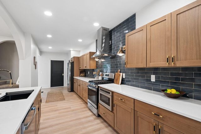486 E Whittier Street, Columbus, OH 43206
