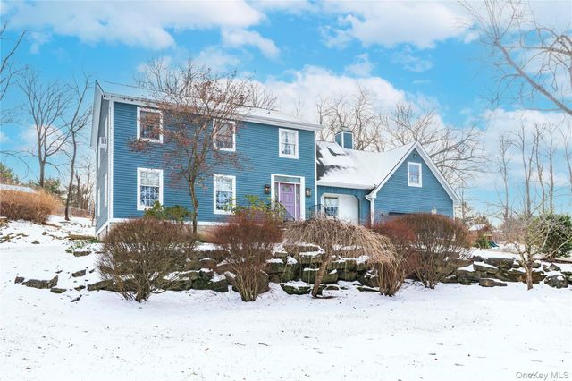 6 Coach Lantern Drive, Hopewell Junction, NY 12533